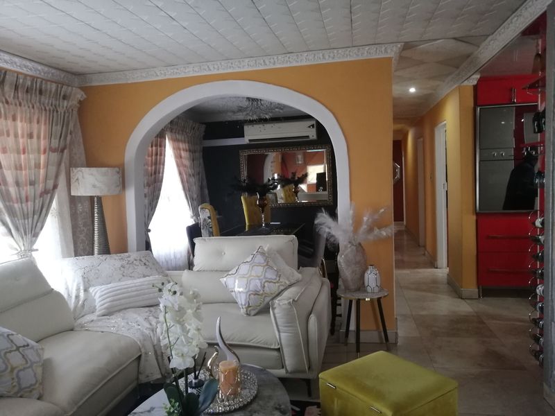 House For Sale In Johannesburg - Photo 7