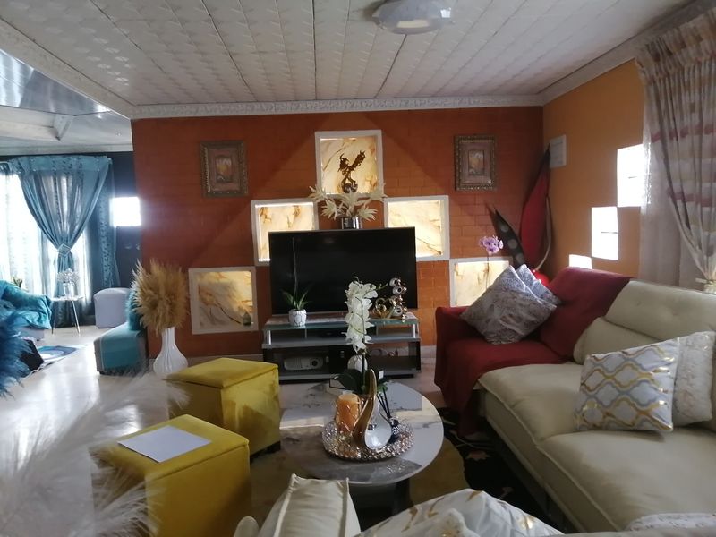 House For Sale In Johannesburg - Photo 8