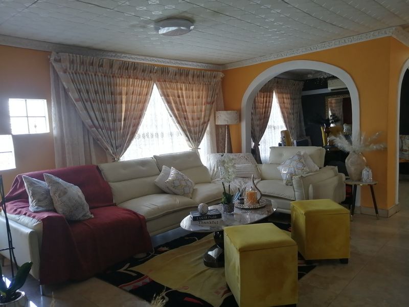 House For Sale In Johannesburg - Photo 6