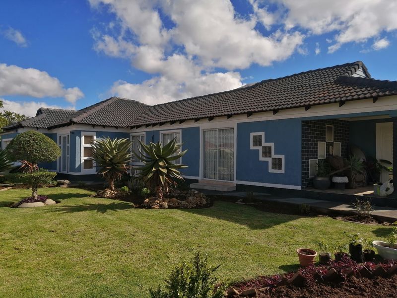 House For Sale In Johannesburg - Photo 2