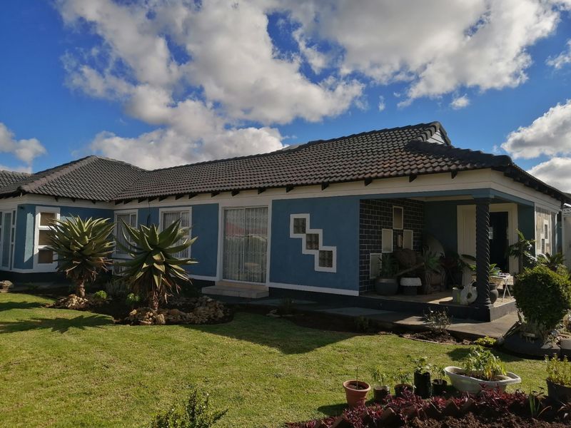 House For Sale In Johannesburg - Photo 3