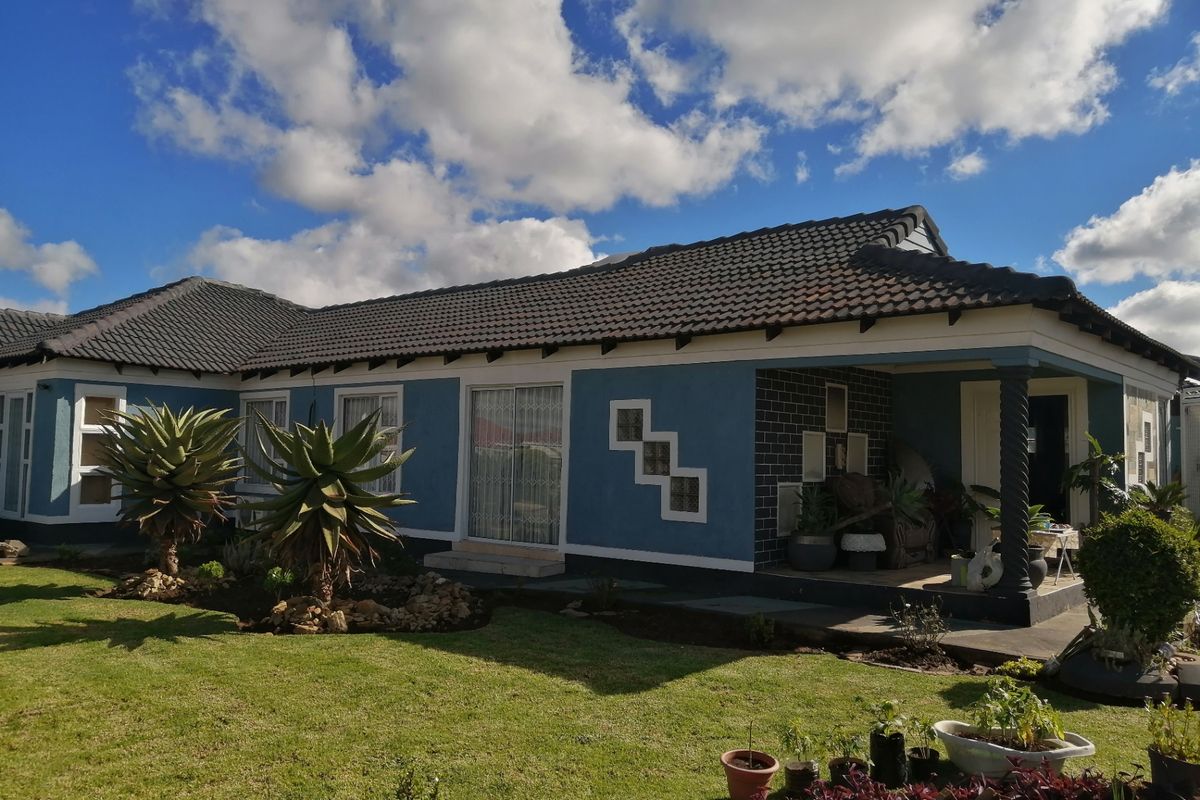 House For Sale In Johannesburg - Photo 3