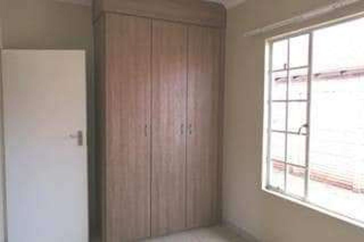Townhouse For Sale In Akasia - Photo 3