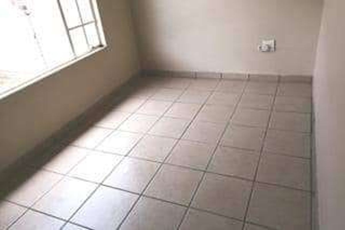 Townhouse For Sale In Akasia - Photo 4