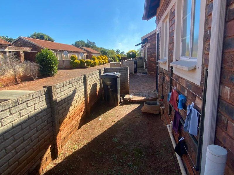Townhouse For Sale In Akasia - Photo 8