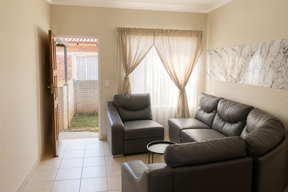 Townhouse For Sale In Akasia - Photo 4