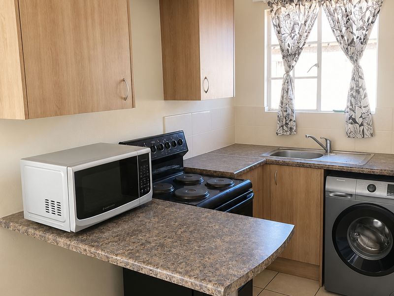 Townhouse For Sale In Akasia - Photo 3