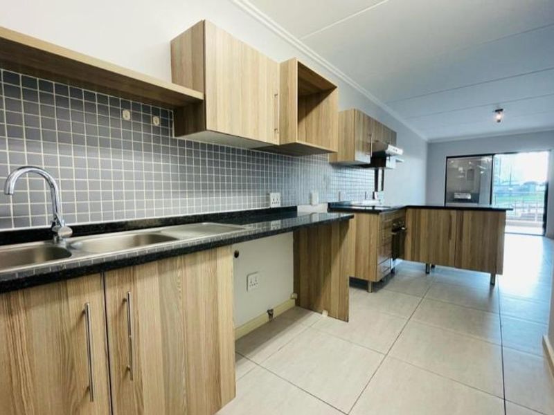 Apartment Rental Monthly In Edenvale - Photo 2