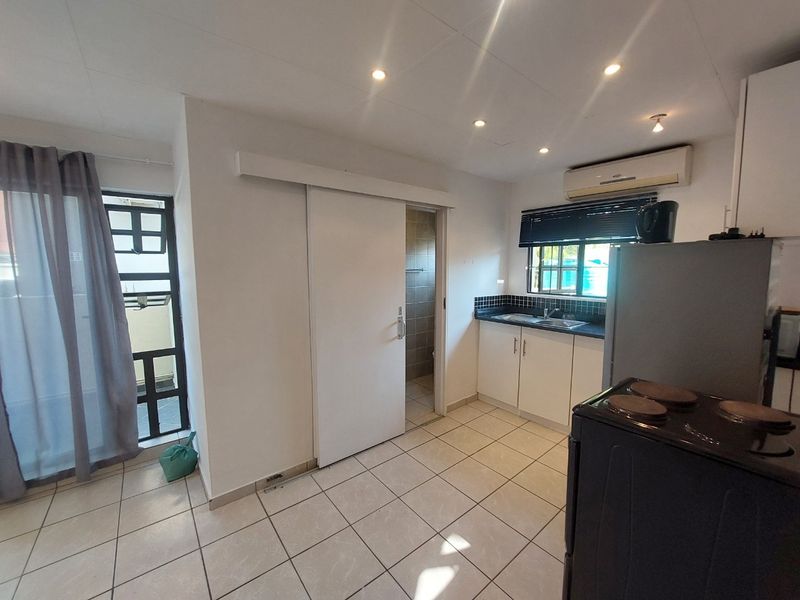 Apartment Rental Monthly In Mount Edgecombe - Photo 2