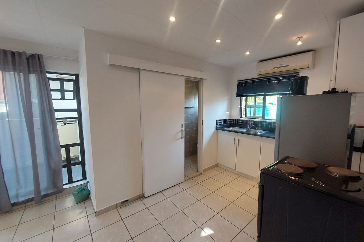 Apartment Rental Monthly In Mount Edgecombe - Photo 2