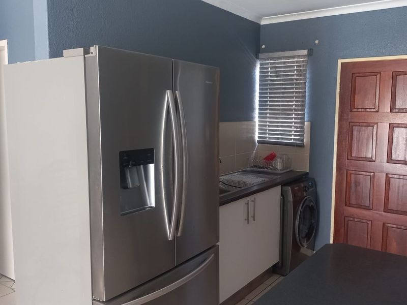 Townhouse Rental Monthly In Centurion - Photo 4