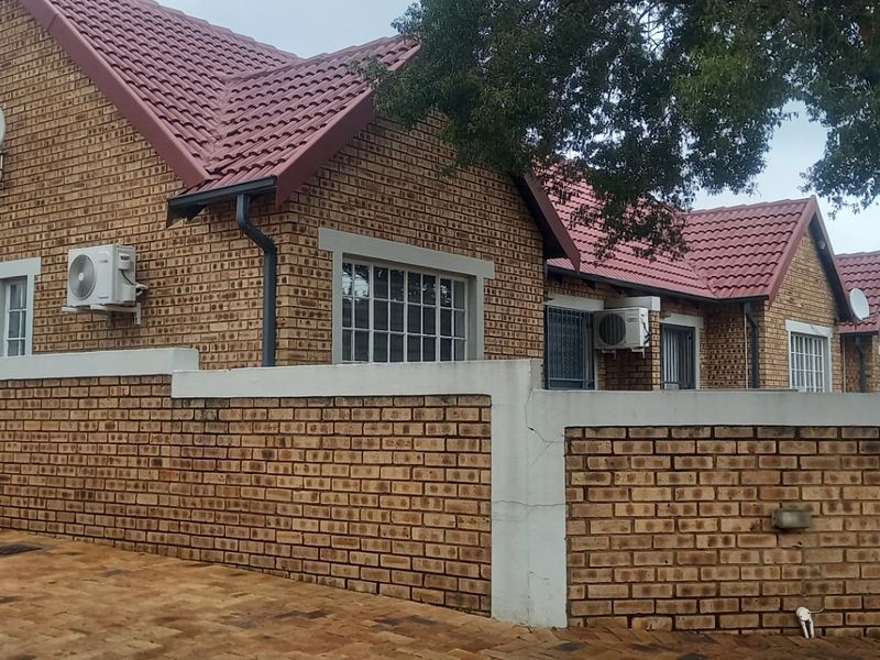 Townhouse Rental Monthly In Centurion - Photo 5