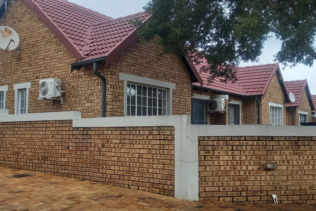 Townhouse Rental Monthly In Centurion - Photo 5