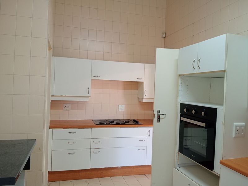 Townhouse For Sale In Johannesburg - Photo 10