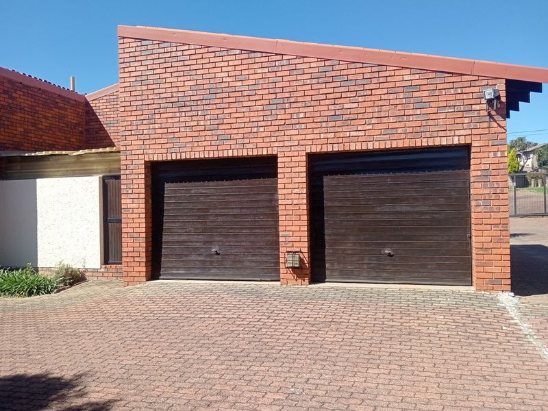Townhouse For Sale In Johannesburg - Photo 3