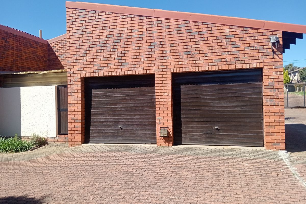 Townhouse For Sale In Johannesburg - Photo 3