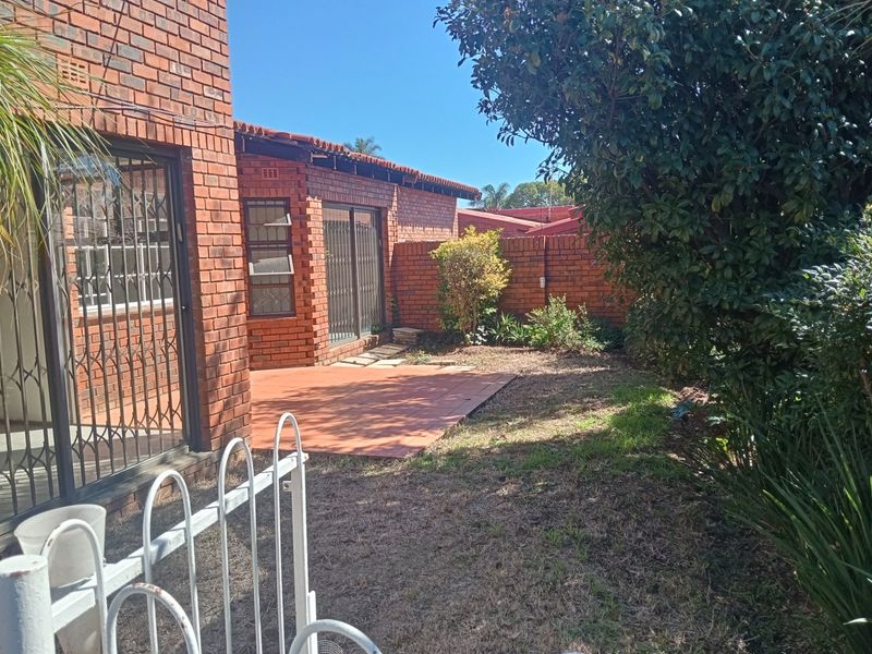 Townhouse For Sale In Johannesburg - Photo 6