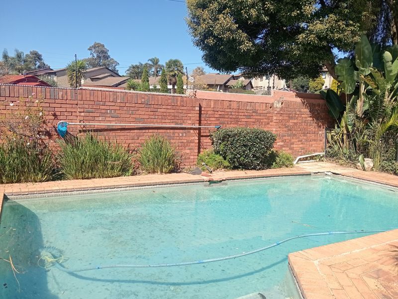 Townhouse For Sale In Johannesburg - Photo 4