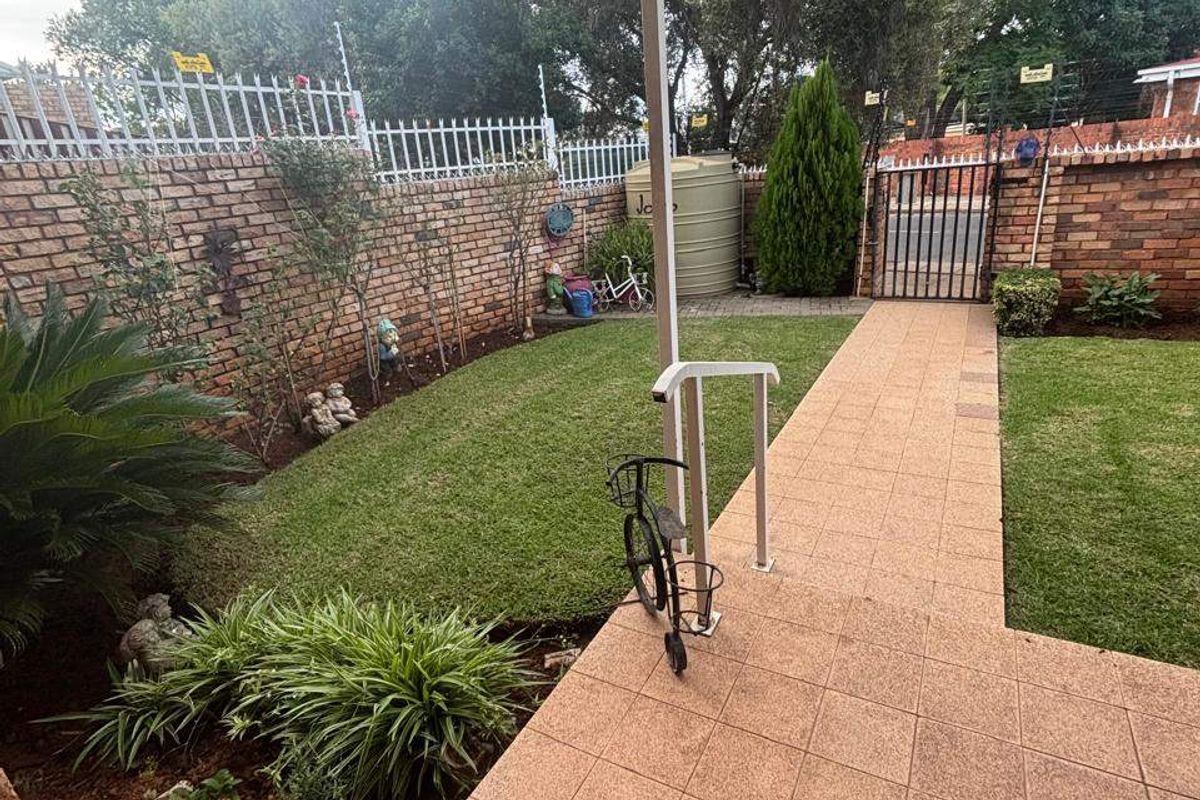 Townhouse For Sale In Kimberley - Photo 2