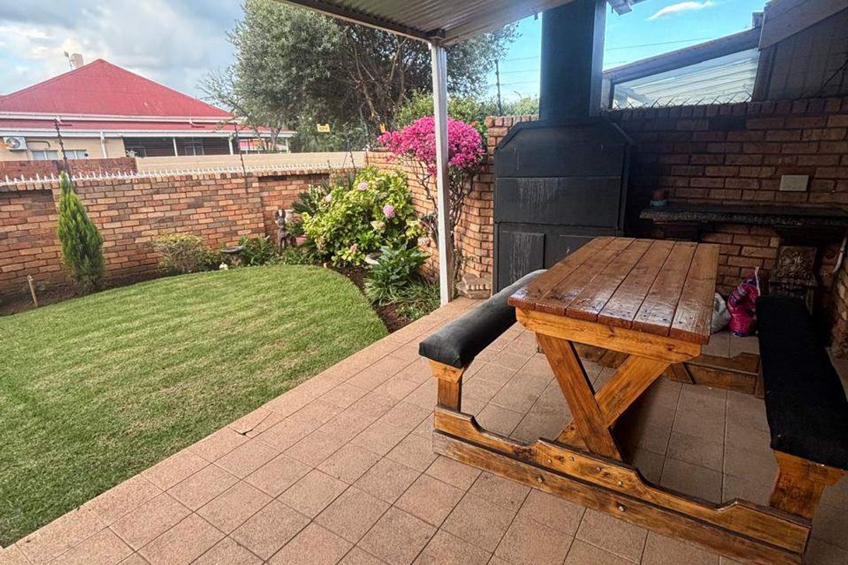 Townhouse For Sale In Kimberley - Photo 3