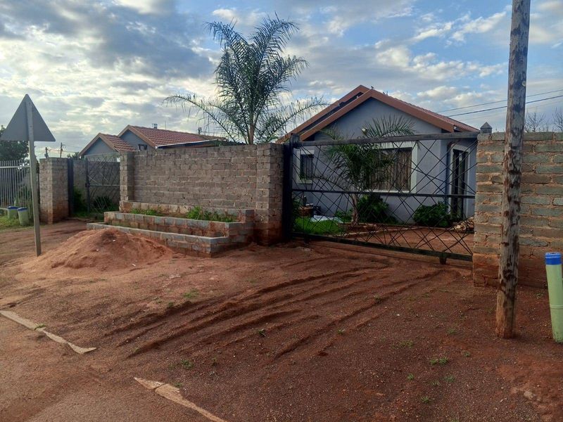 House For Sale In Ga-rankuwa - Photo 1