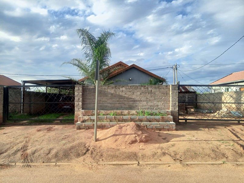 House For Sale In Ga-rankuwa - Photo 2