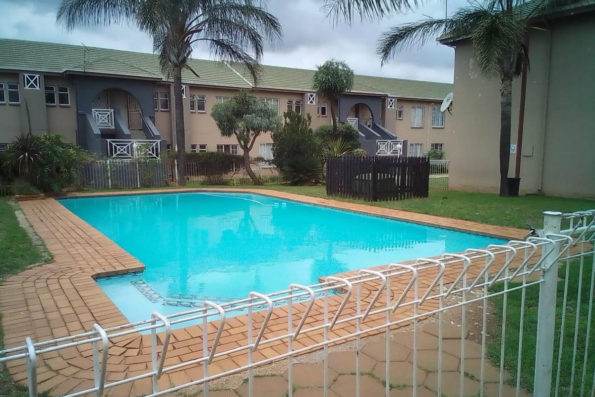 Apartment Rental Monthly In Kempton Park - Photo 2