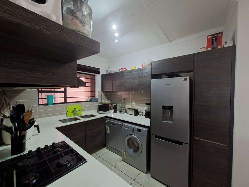 Apartment For Sale In Randburg - Photo 8