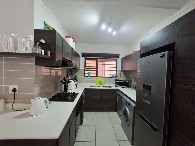Apartment For Sale In Randburg - Photo 7