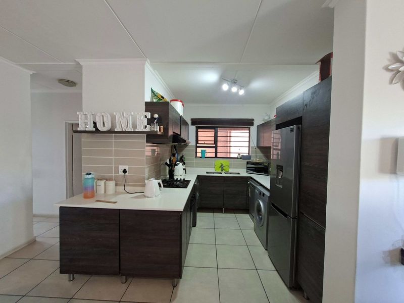 Apartment For Sale In Randburg - Photo 9