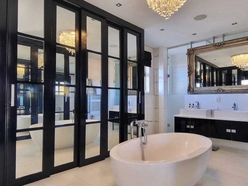 Apartment For Sale In Sandton - Photo 1