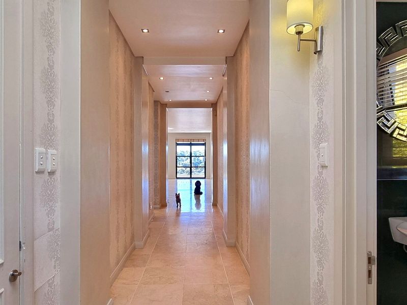 Apartment For Sale In Sandton - Photo 2