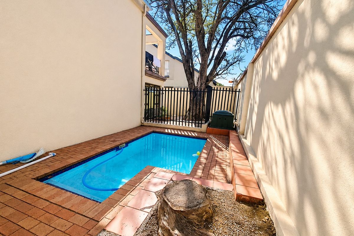 Apartment For Sale In Randburg - Photo 2