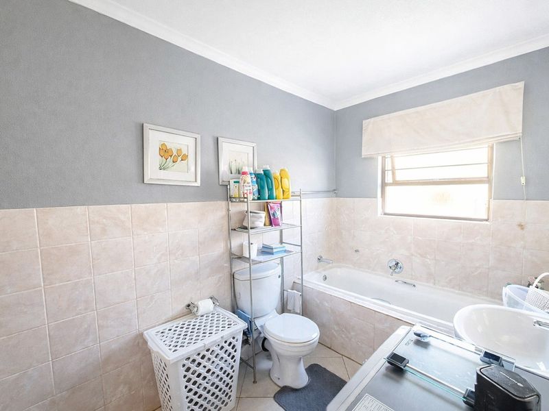 Apartment For Sale In Randburg - Photo 10