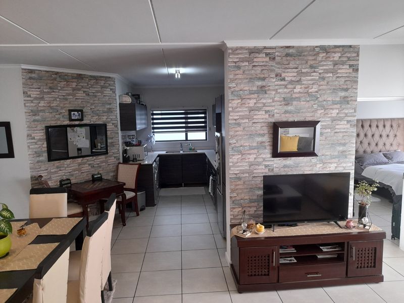 Apartment For Sale In Sandton - Photo 4