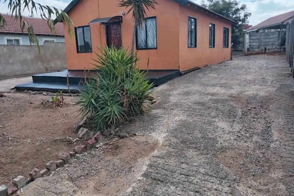 House For Sale In Pretoria - Photo 2