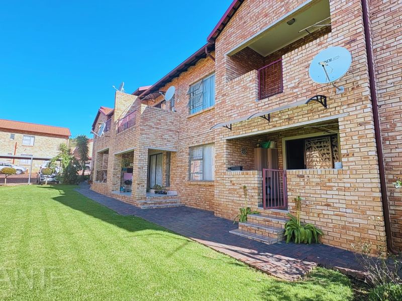 Apartment For Sale In Roodepoort - Photo 2