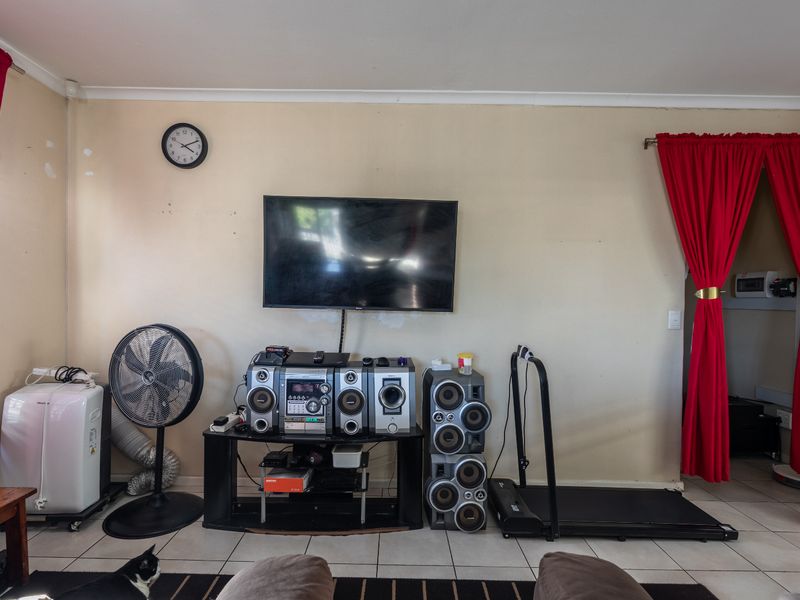 House For Sale In Blue Downs - Photo 4