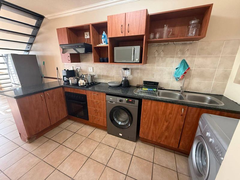 Apartment Rental Monthly In Midrand - Photo 2