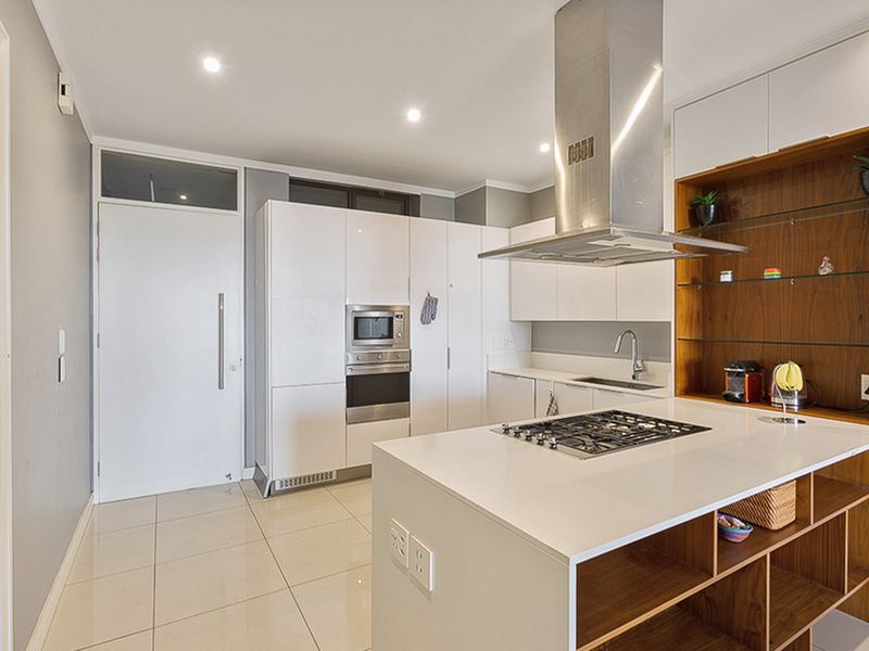 Apartment Rental Monthly In Sandton - Photo 3