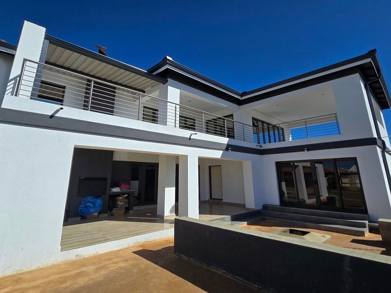 House For Sale In Middelburg - Photo 2