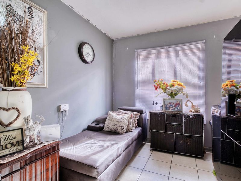 Apartment For Sale In Port Elizabeth - Photo 4