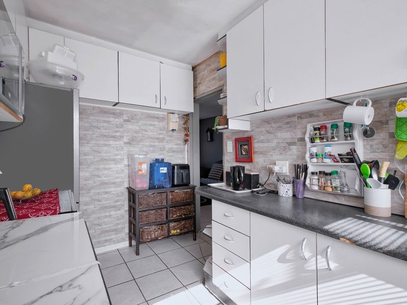 Apartment For Sale In Port Elizabeth - Photo 6