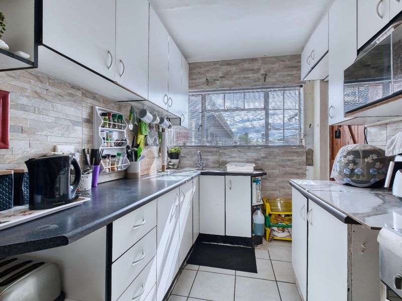 Apartment For Sale In Port Elizabeth - Photo 5