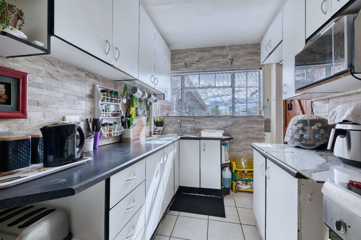 Apartment For Sale In Port Elizabeth - Photo 5