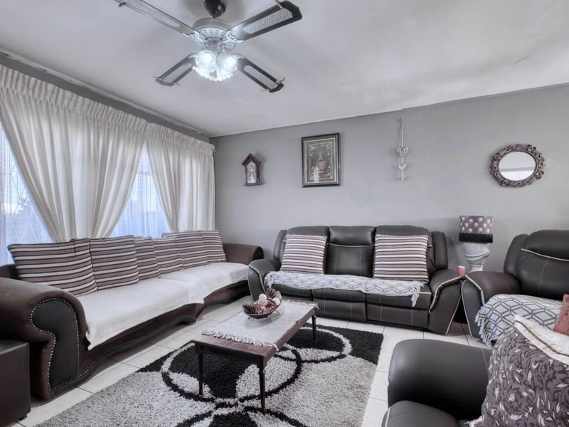 Apartment For Sale In Port Elizabeth - Photo 2