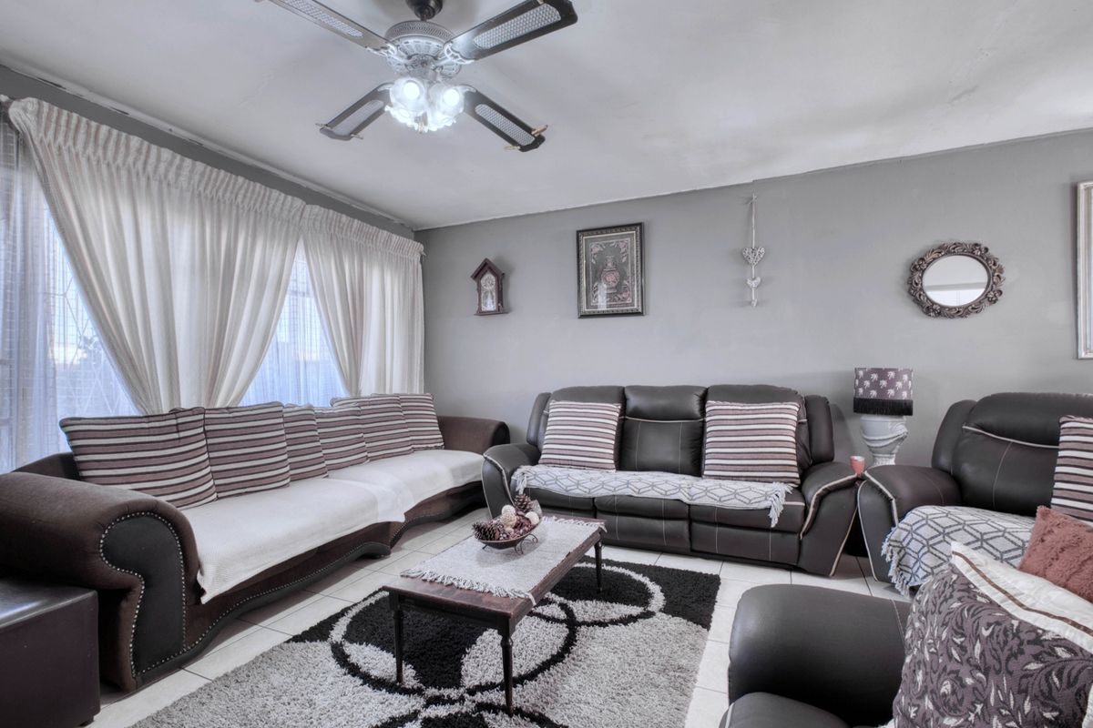 Apartment For Sale In Port Elizabeth - Photo 2
