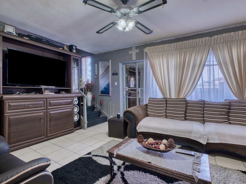 Apartment For Sale In Port Elizabeth - Photo 3
