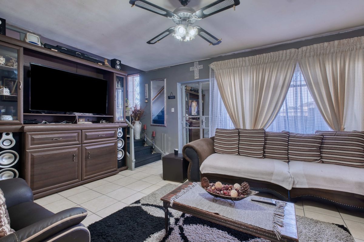 Apartment For Sale In Port Elizabeth - Photo 3