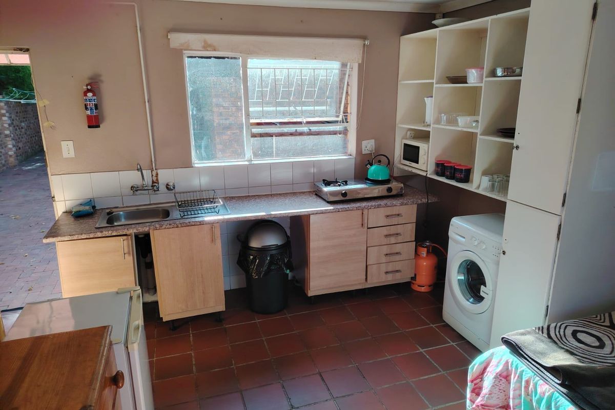 Apartment Rental Monthly In Nigel - Photo 4